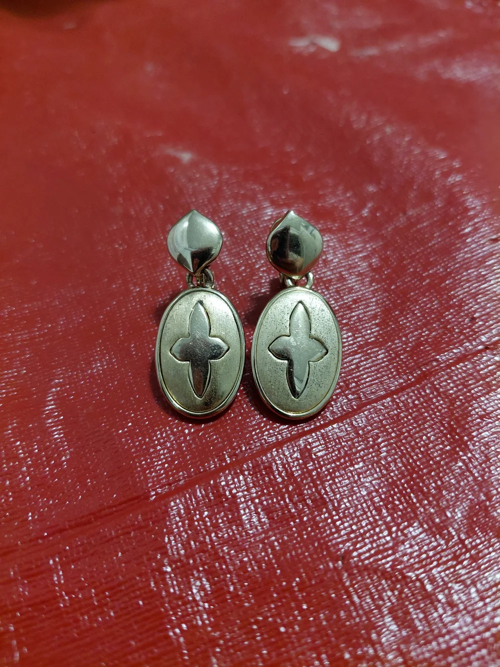 Vintage Disney Gold-Tone Brushed Oval Clover Clip-On Earrings Retro 90s